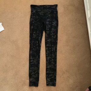 SPANX camo shimmer leggings size small